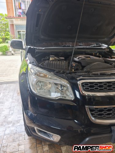 Chevrolet Colorado สีดำ ขัดไฟหน้า+หุ้มฟิล์มไฟ TPU แบบใส