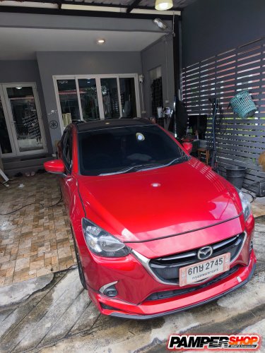 mazda 2 skuactive สีแดง หุ้มสติ๊กเกอร์ ดำเงาแก้วหลังคา (เกรด PET )