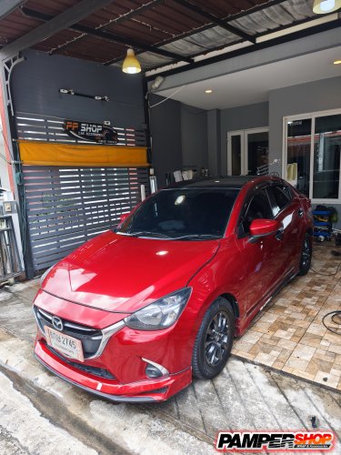mazda 2 skuactive สีแดง หุ้มสติ๊กเกอร์ ดำเงาแก้วหลังคา (เกรด PET )