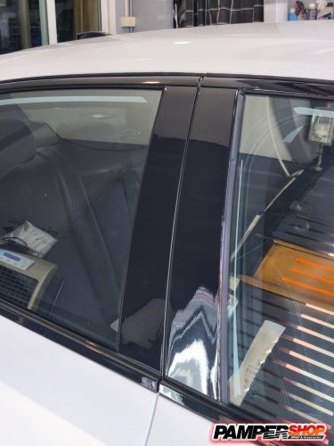 Honda Civic FE ติดสติ๊กเกอร์ เคฟล่า ฝาท้ายเฉพาะชิ้นล่าง + ขอบคิ้วกระจกรถทั้งคัน เป็นดำเงา