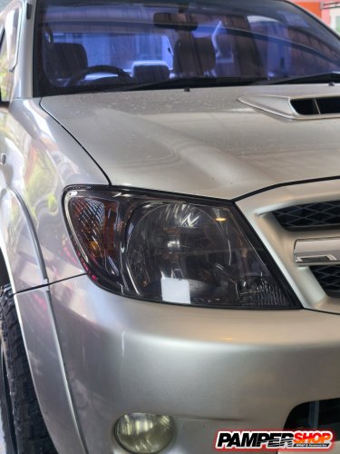 Toyota Vigo ขัดไฟหน้า + หุ้มฟิล์มไฟ สีดำอ่อน Smoke เกรด TPH 3 ปี